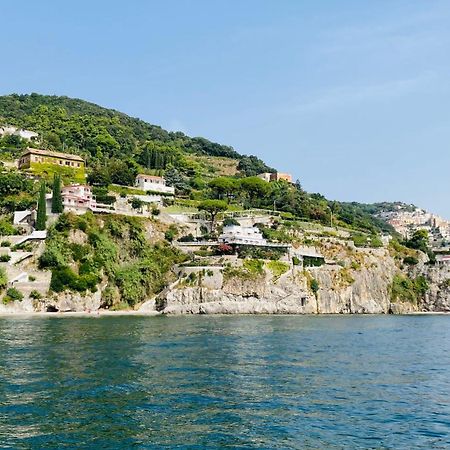Casa Vacanza Brezza Di Maestrale Salerno Eksteriør billede
