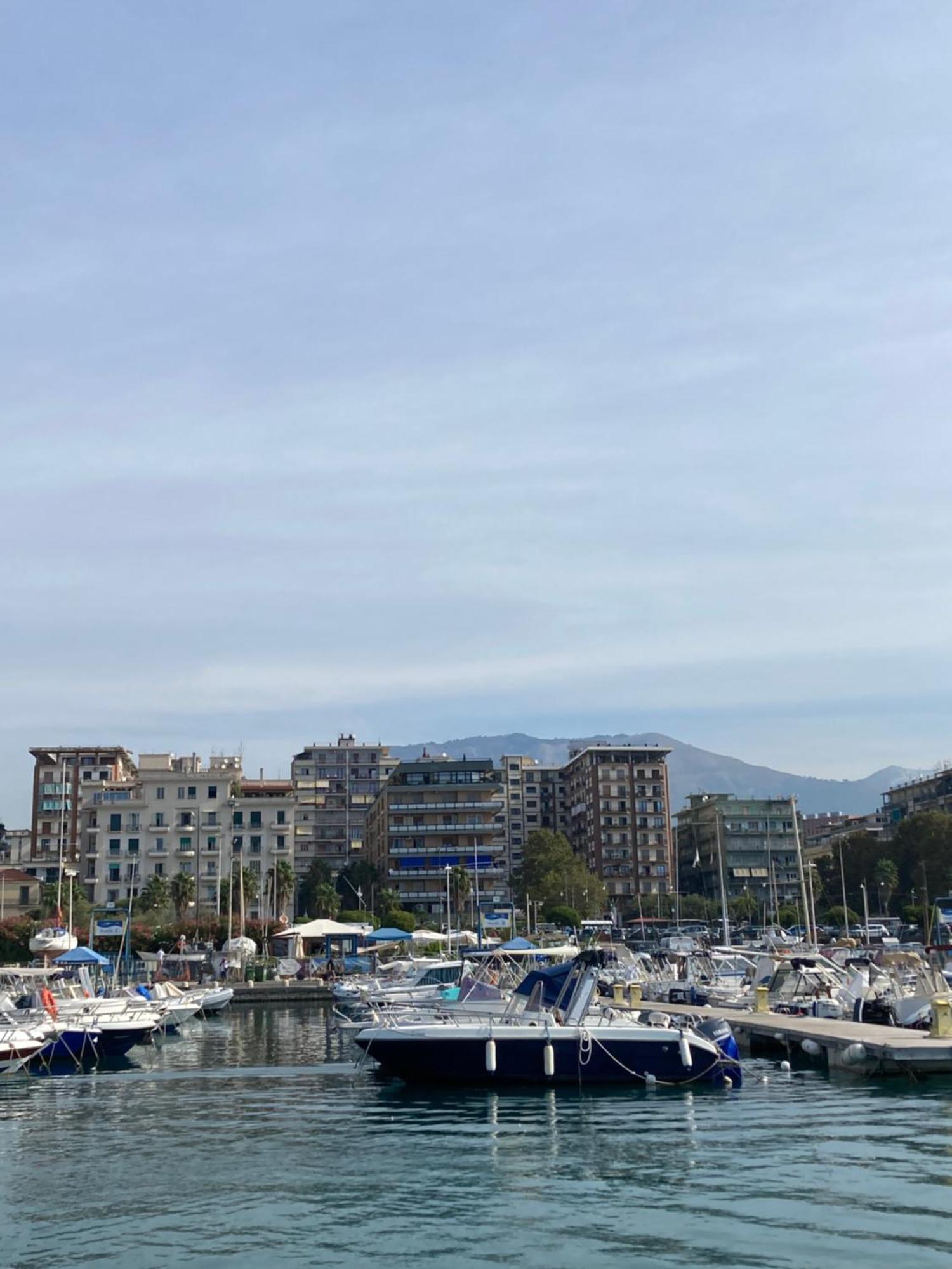 Casa Vacanza Brezza Di Maestrale Salerno Eksteriør billede