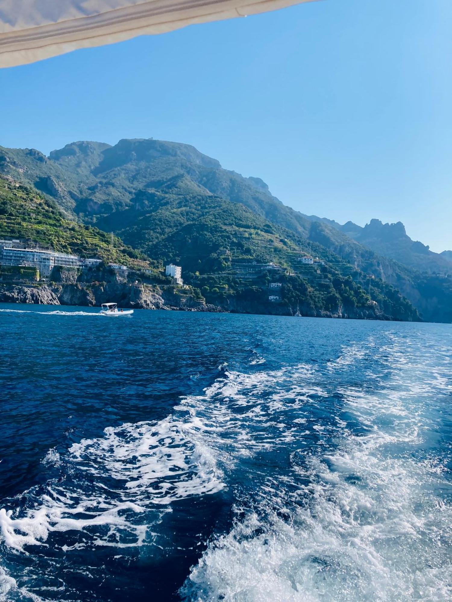 Casa Vacanza Brezza Di Maestrale Salerno Eksteriør billede
